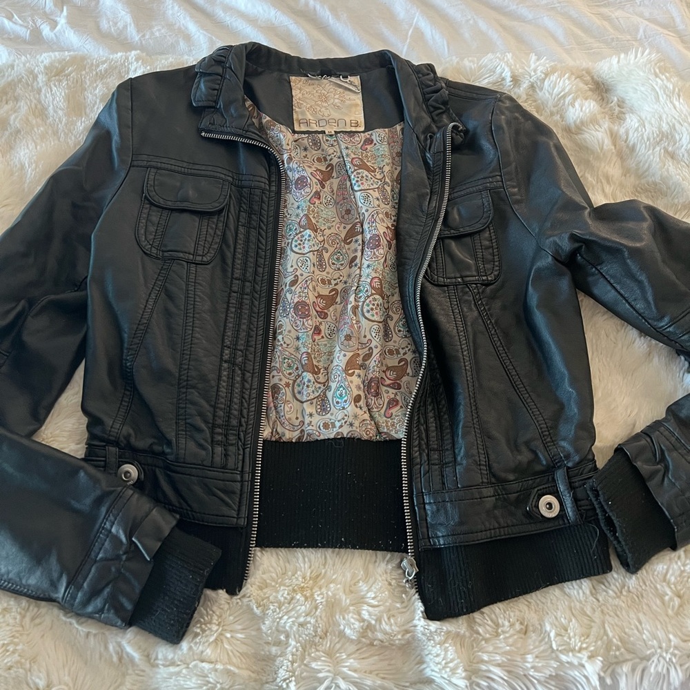Arden B leather jacket size medium.